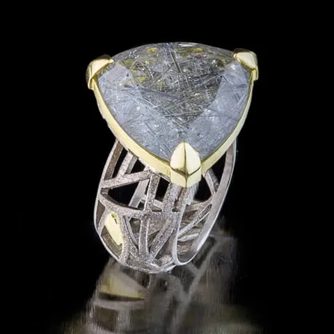 Bague Rutile en or blanc et or jaune sertie d'un quartz rutile